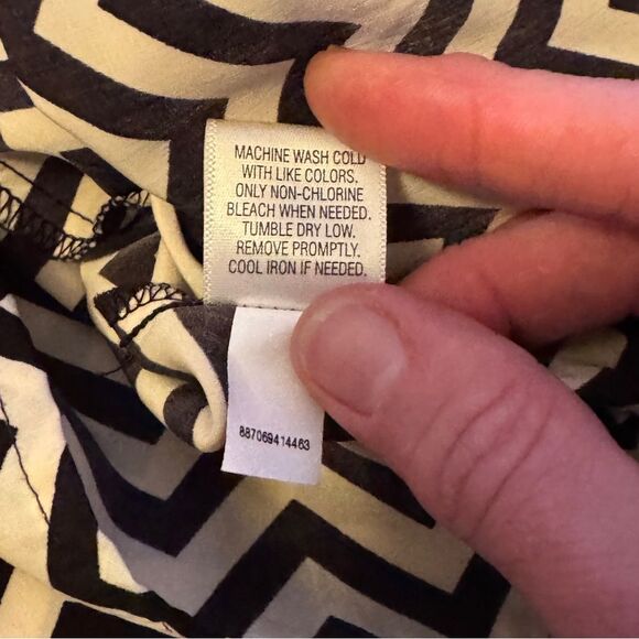 Candie’s Woman’s Cut Out‎ Back Chevron Sheath Dress Size Large with Pockets! - Picture 11 of 12